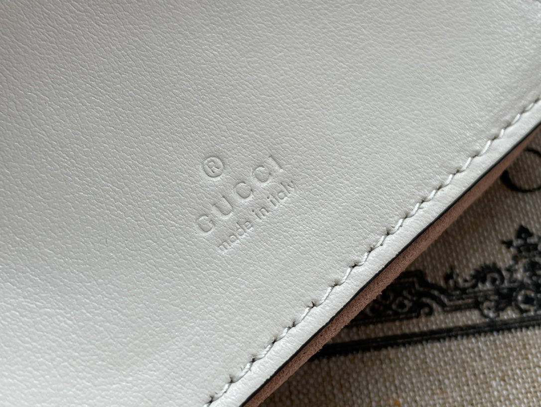 Luxury Gucci MARMONT SHOULDER BAG 21 IN WHITE CALFSKIN GOLD HARDWARE