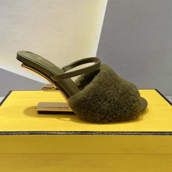 Luxury FendiLuxury FendiFIRST HIGH HEEL 95 MM SANDAL IN OLIVE GREEN MINK FUR