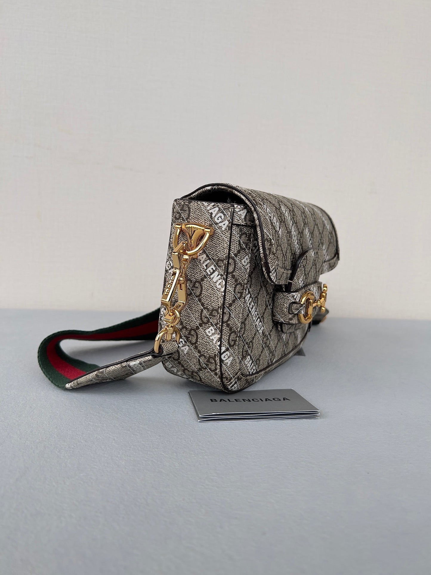 Luxury Gucci GG MINI 25 PRINTED SADDLE BAG IN EICRU BEIGE CANVAS