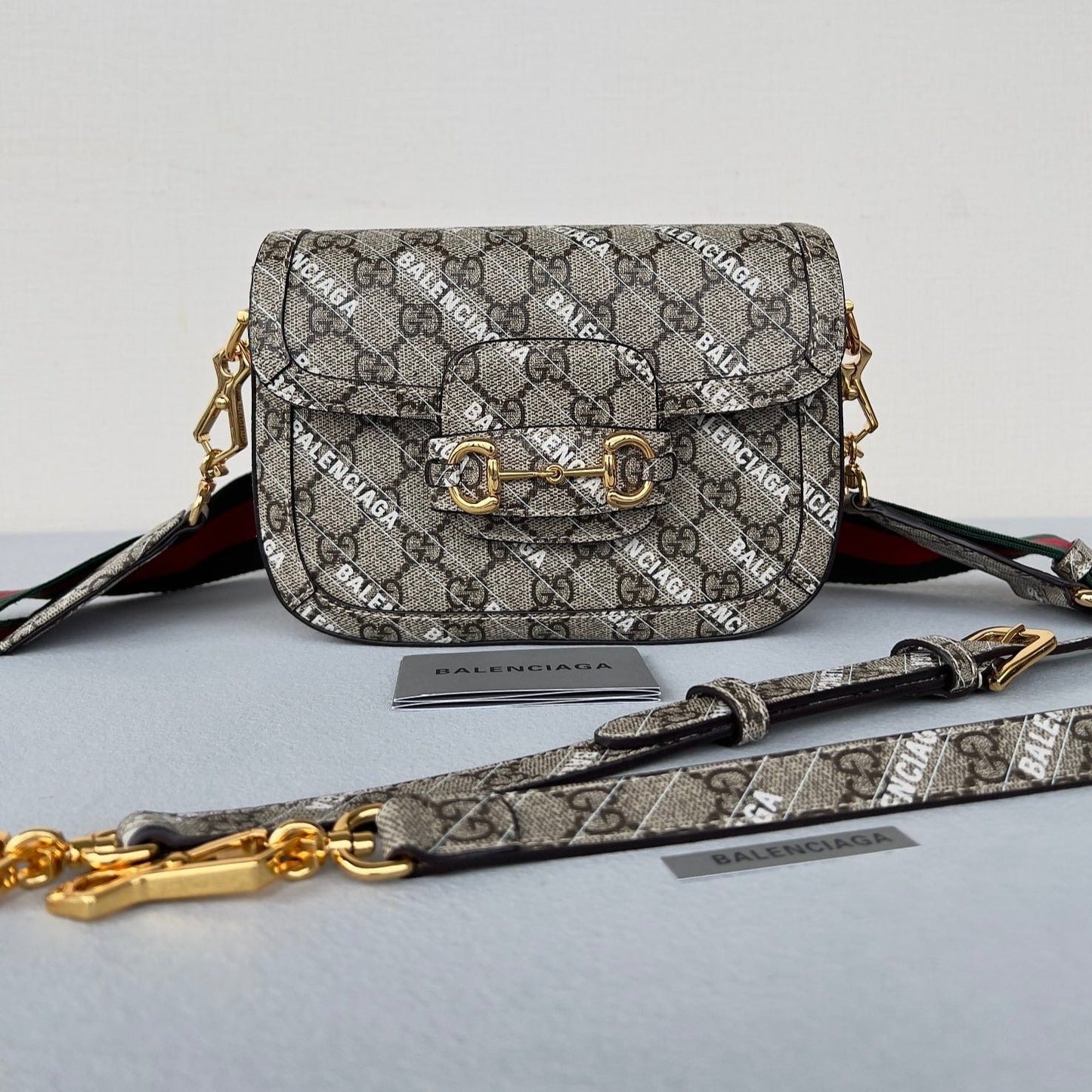 Luxury Gucci GG MINI 25 PRINTED SADDLE BAG IN EICRU BEIGE CANVAS