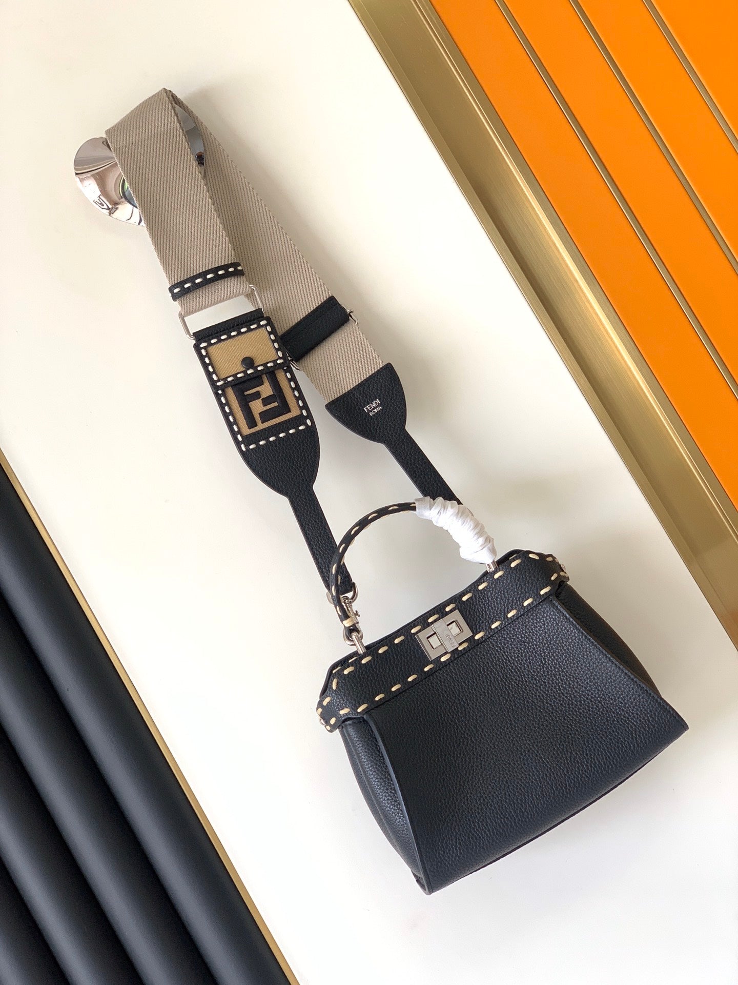 Luxury FendiPeekaboo Mini Selleria Bag 23cm black leather shw with 220 hand-sewn stitches
