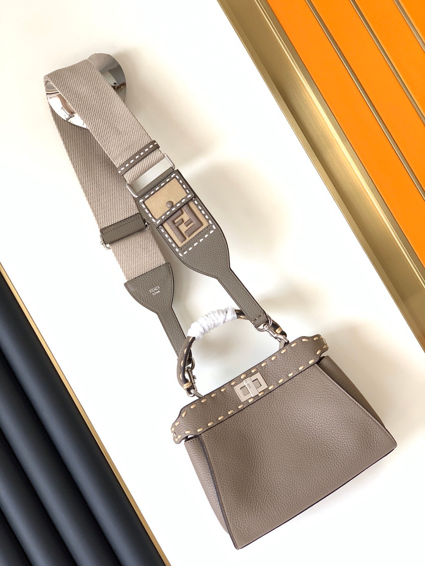 Luxury FendiPeekaboo Mini Selleria Bag 23cm brown leather shw with 220 hand-sewn stitches
