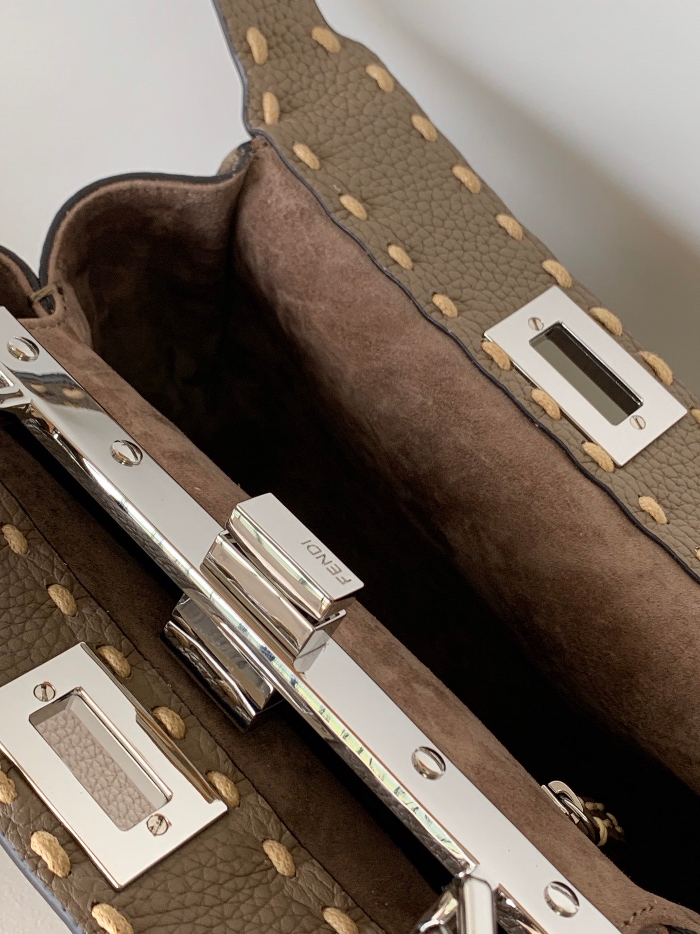 Luxury FendiPeekaboo Mini Selleria Bag 23cm brown leather shw with 220 hand-sewn stitches