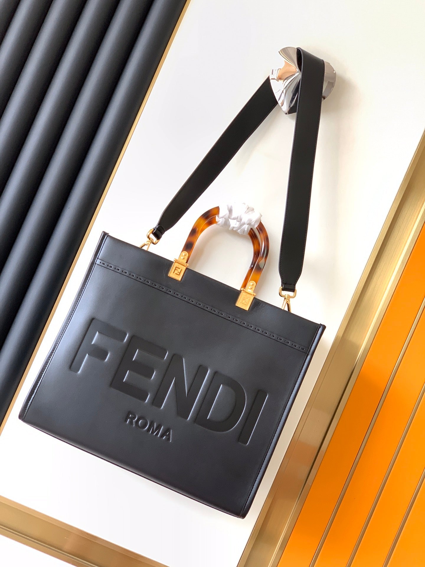 Luxury FendiFend Sunshine Medium Bag 35 Black Leather