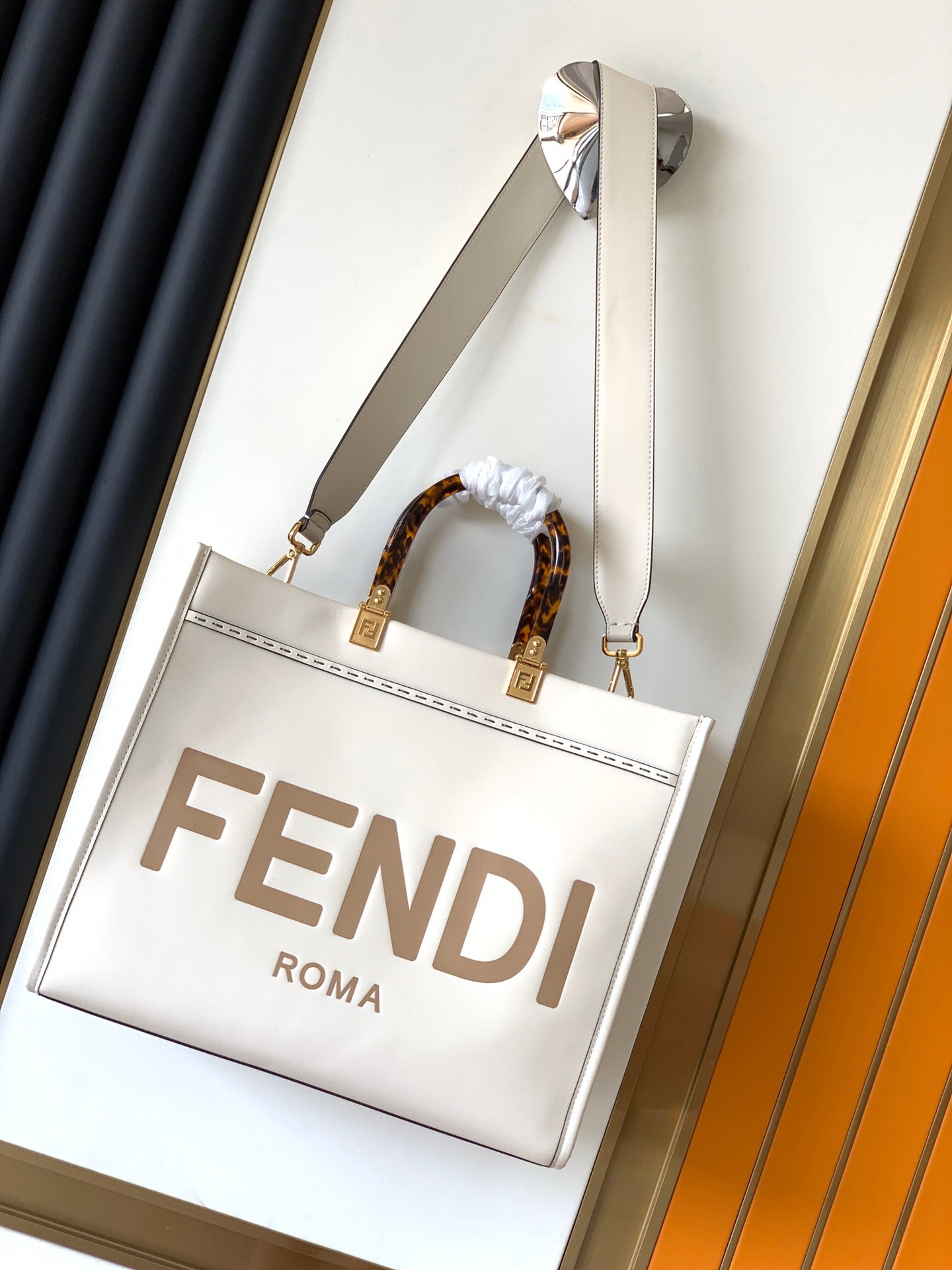 Luxury FendiFend Sunshine Medium Bag 35 White Leather