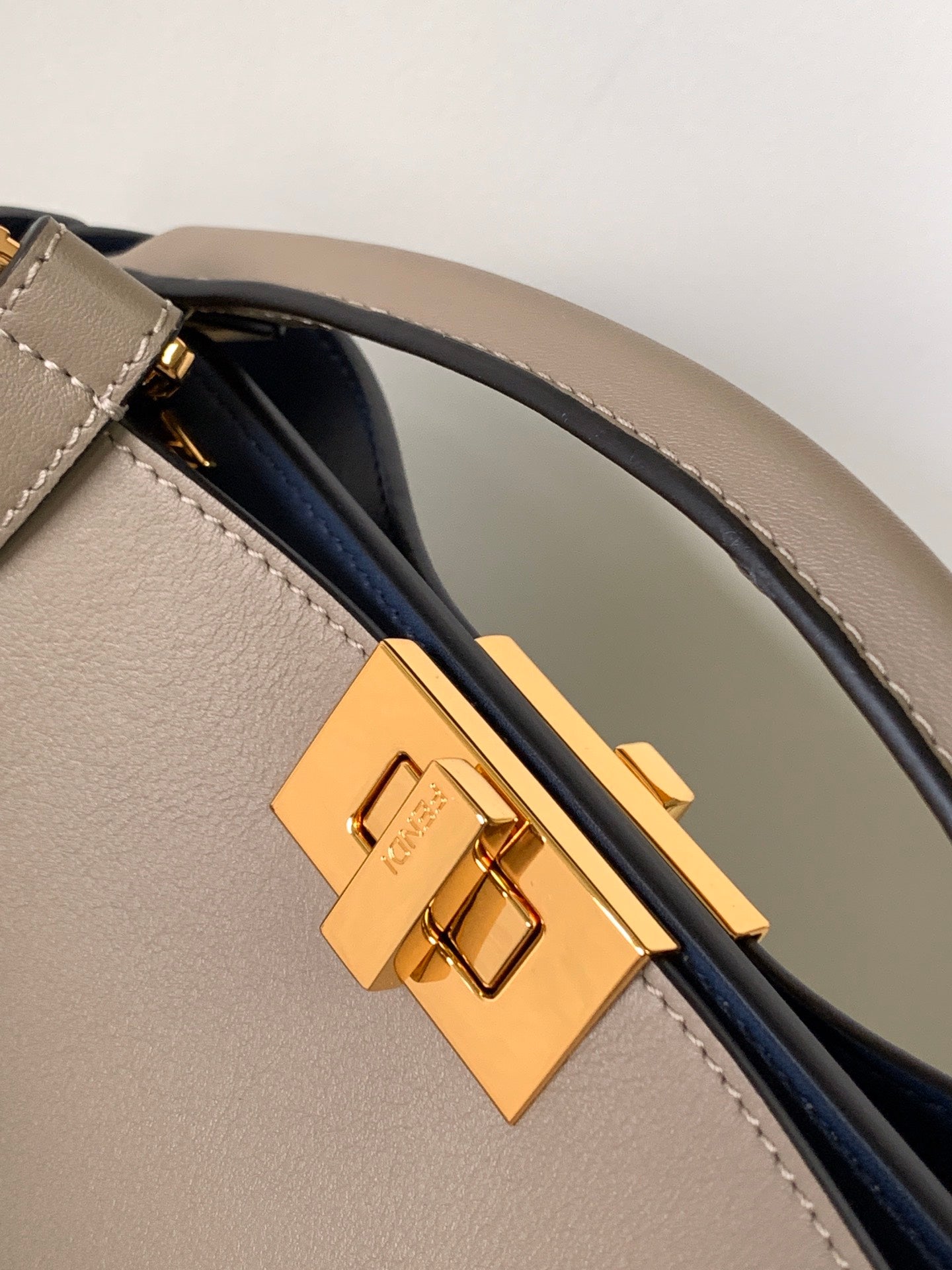 Luxury FendiPeekaboo ISeeU Small 27cm Bag brown lambskin gold hardware