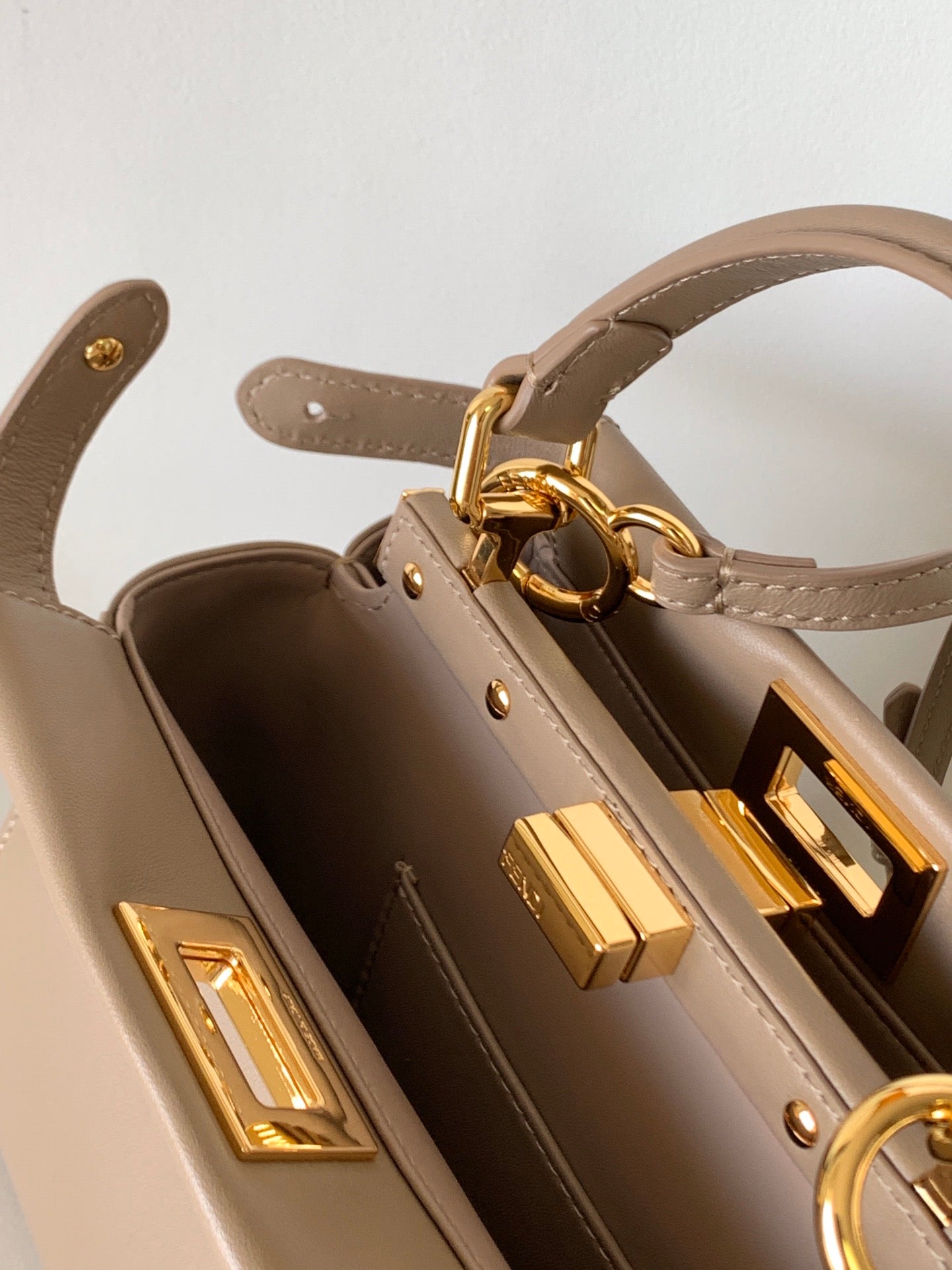 Luxury FendiPeekaboo Mini 23cm Bag light brown lambskin gold hardware