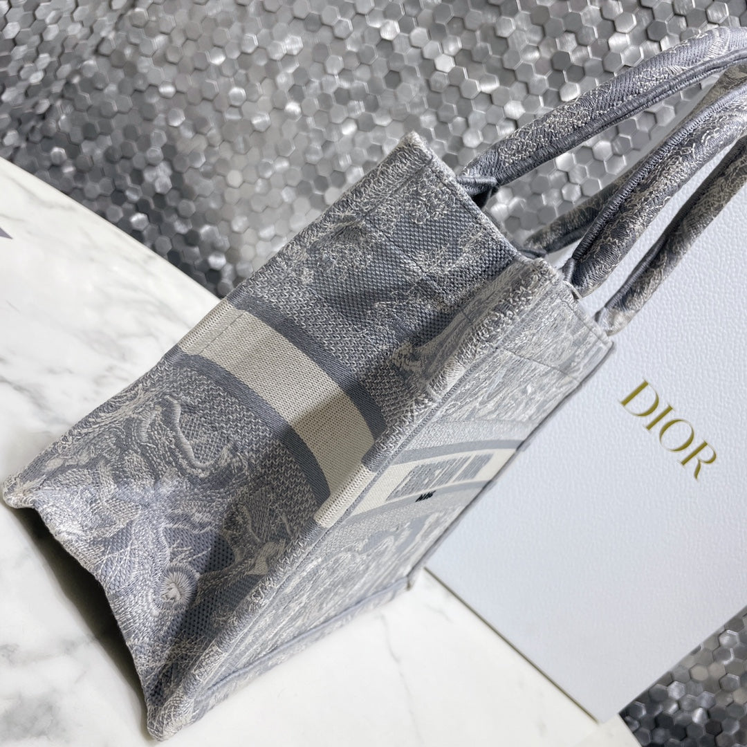 Luxury DiorSmall Book Tote 26.5cm Gradient Blue Embroidered Tiger