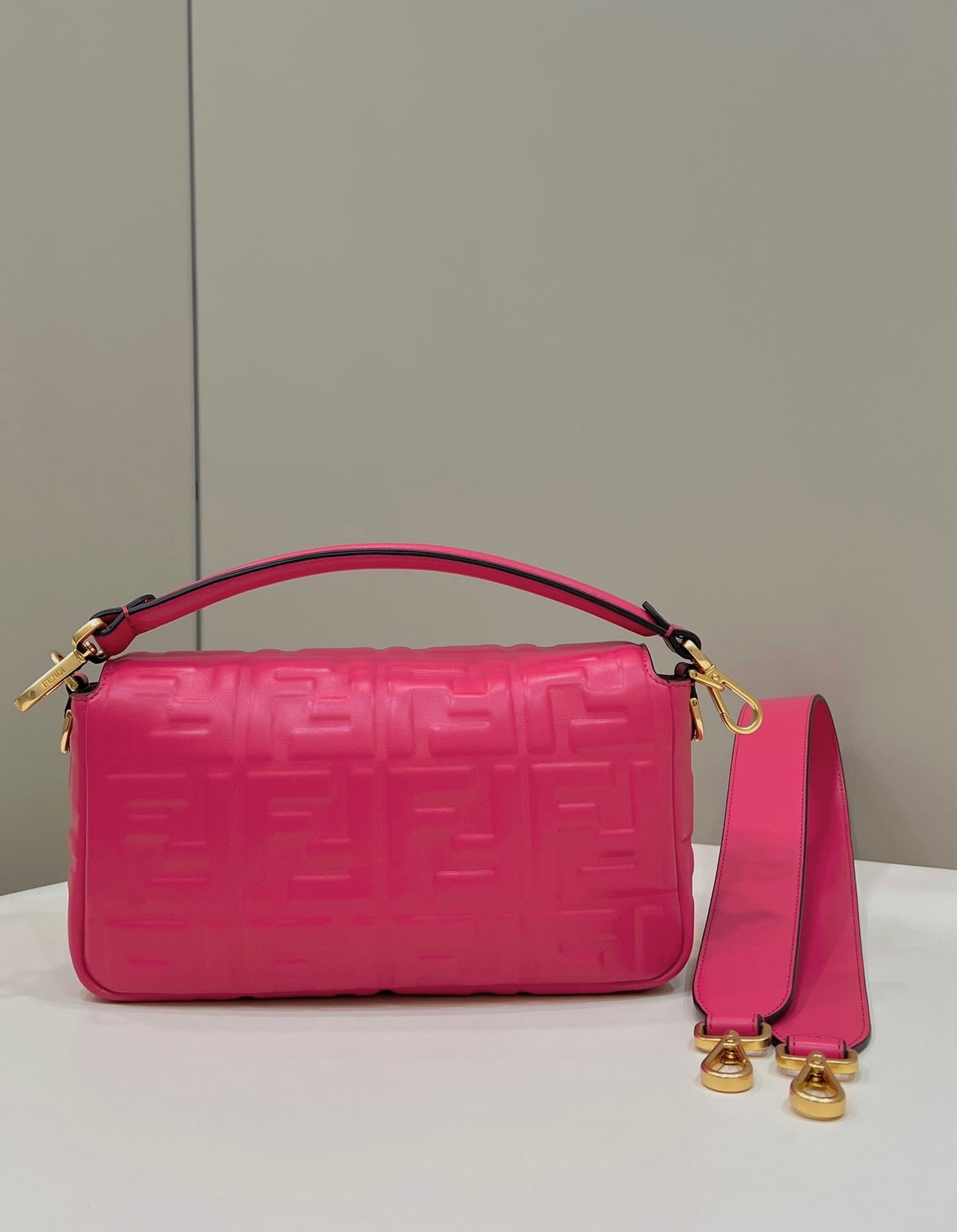 Luxury FendiBaguette 27cm Red Lambskin Gold Hardware