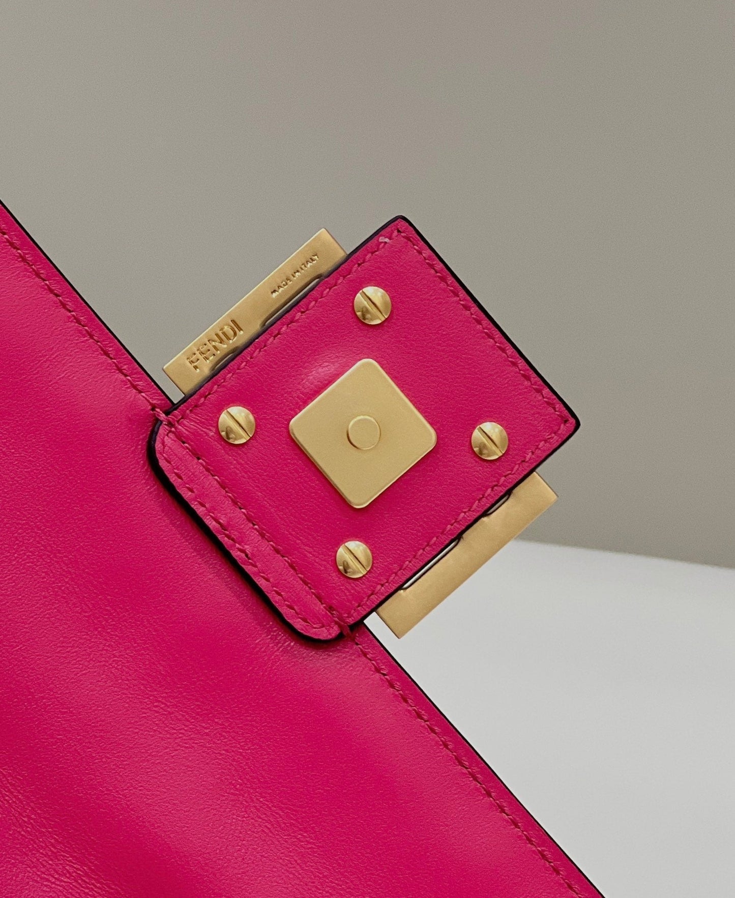 Luxury FendiBaguette 27cm Red Lambskin Gold Hardware
