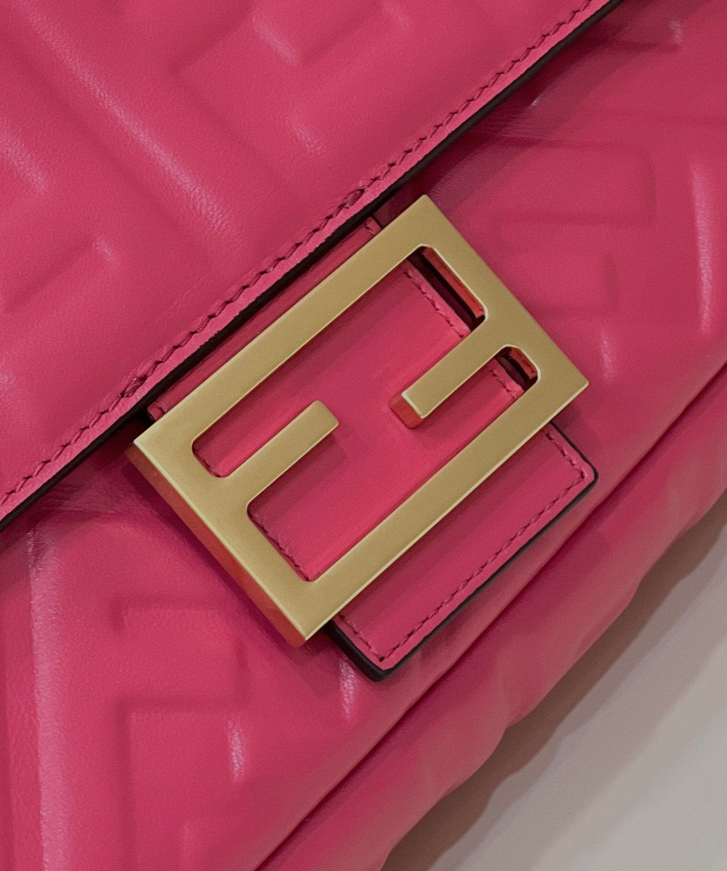 Luxury FendiBAGUETTE WITH FF MOTIF 27 IN CERISH PINK SOFT LAMBSKIN GOLD HARDWARE