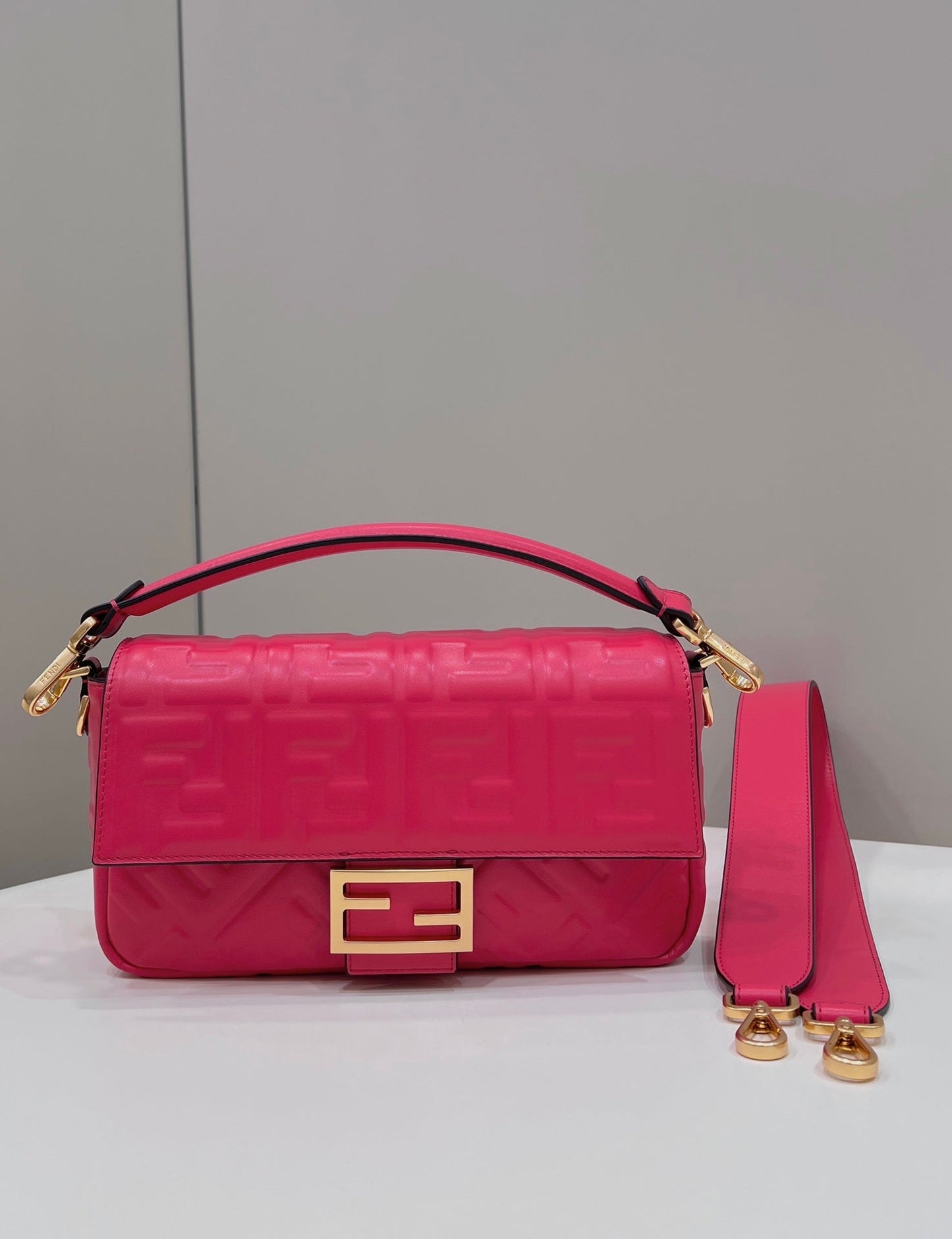 Luxury FendiBaguette 27cm Red Lambskin Gold Hardware
