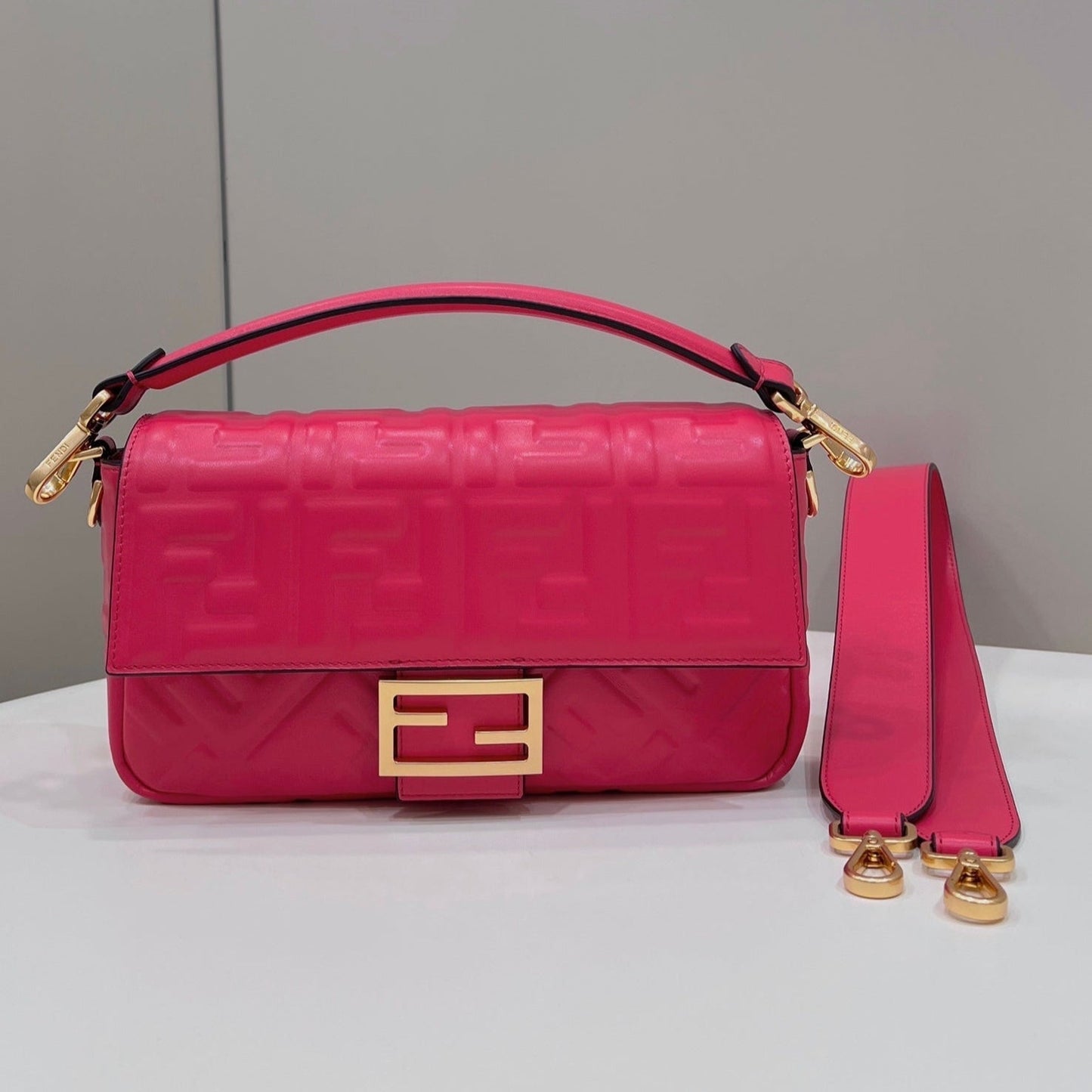 Luxury FendiBAGUETTE WITH FF MOTIF 27 IN CERISH PINK SOFT LAMBSKIN GOLD HARDWARE