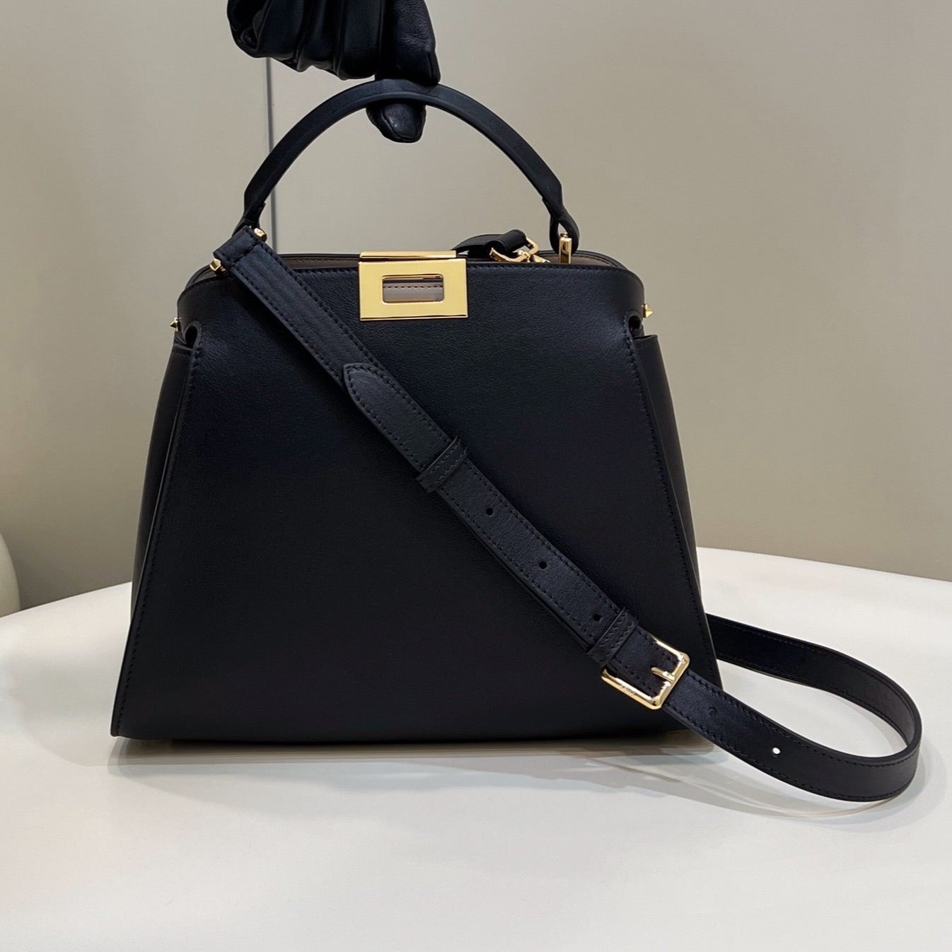 Luxury FendiLuxury FendiPEEKABOO 27 IN BLACK CALFSKIN WITH GOLD HARDWARE