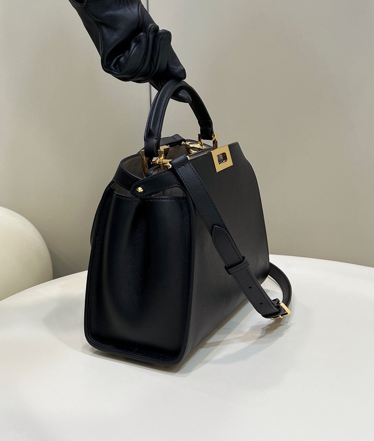 Luxury FendiLuxury FendiPEEKABOO 27 IN BLACK CALFSKIN WITH GOLD HARDWARE