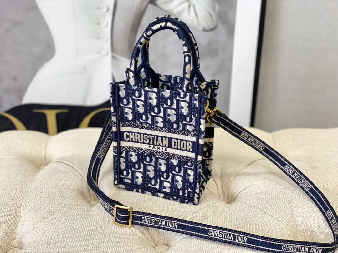 Luxury DiorLADY 18 BAG IN BLUE OBLIQUE JACQUARD