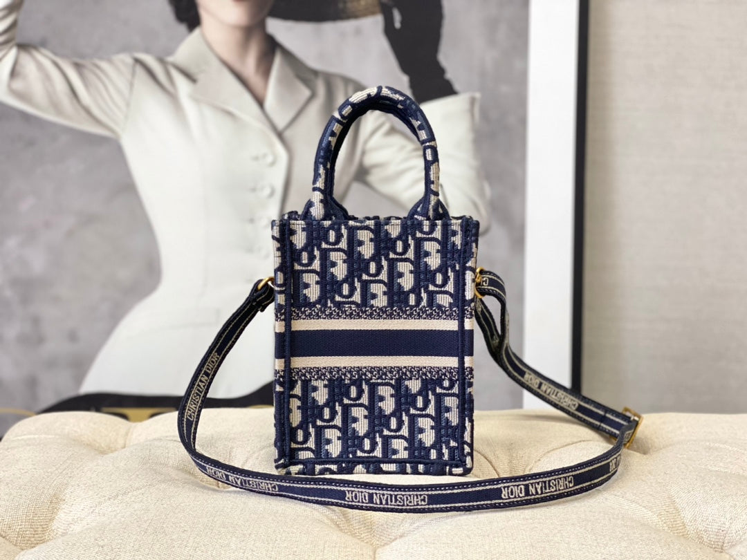 Luxury DiorLADY 18 BAG IN BLUE OBLIQUE JACQUARD