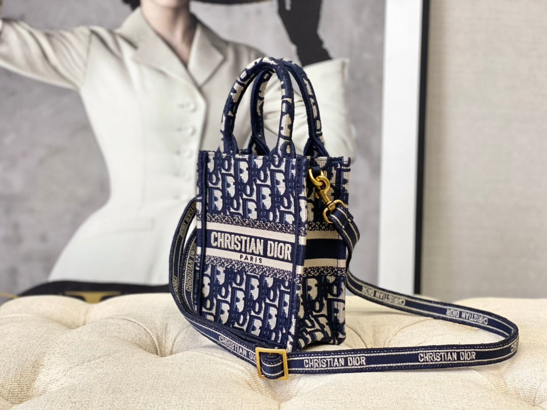 Luxury DiorLADY 18 BAG IN BLUE OBLIQUE JACQUARD