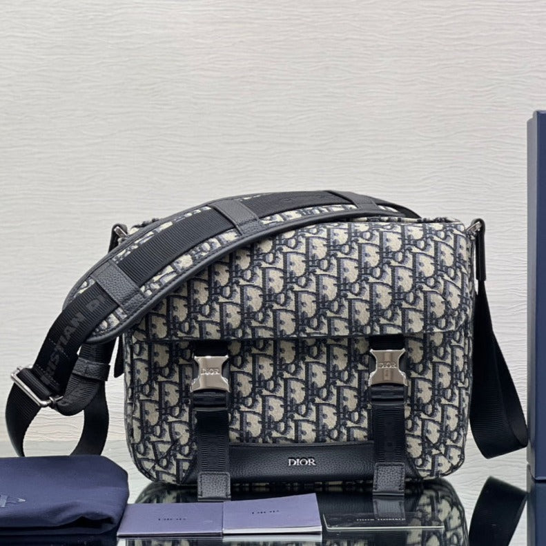 Luxury DiorMEDIUM 31 BAG WITH STRAP IN BEIGE AND BLACK OBLIQUE JACQUARD AND CALFSKIN
