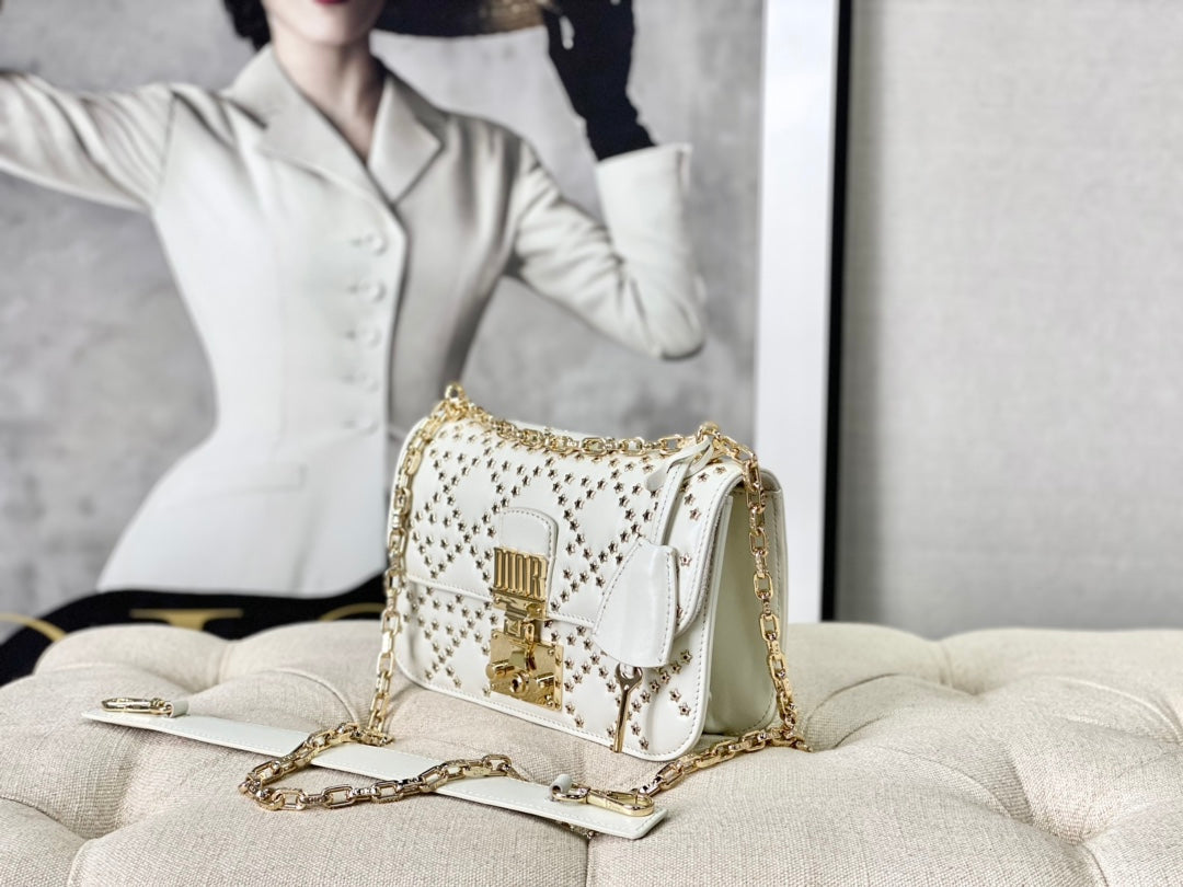 Luxury DiorLIMITED BAG 21 IN WHITE LAMBSKIN