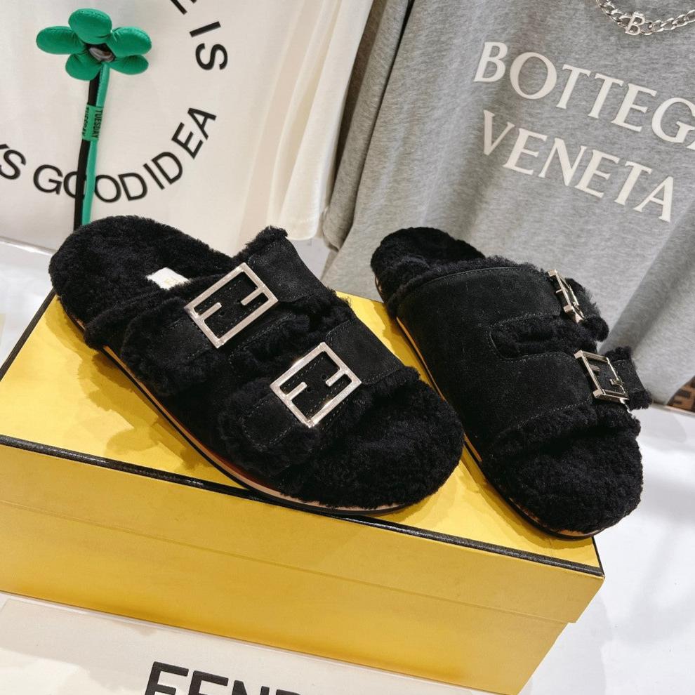 Luxury FendiLuxury FendiDAD SANDAL MULE IN BLACK SUEDE WITH FLEECE WITH GOLD HARDWARE