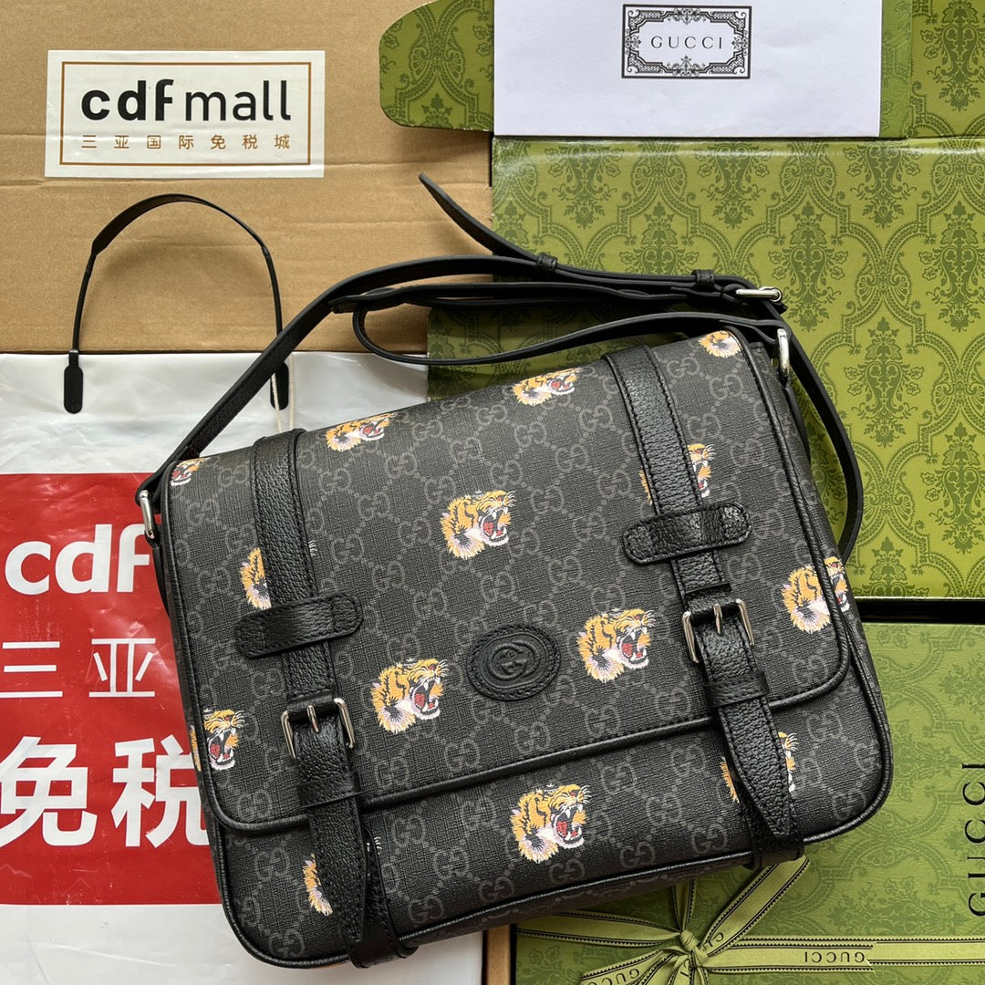 Luxury Gucci TIGER PRINT MESSENGER BAG 28 IN BLACK CANVAS AND LEATHER TRIM