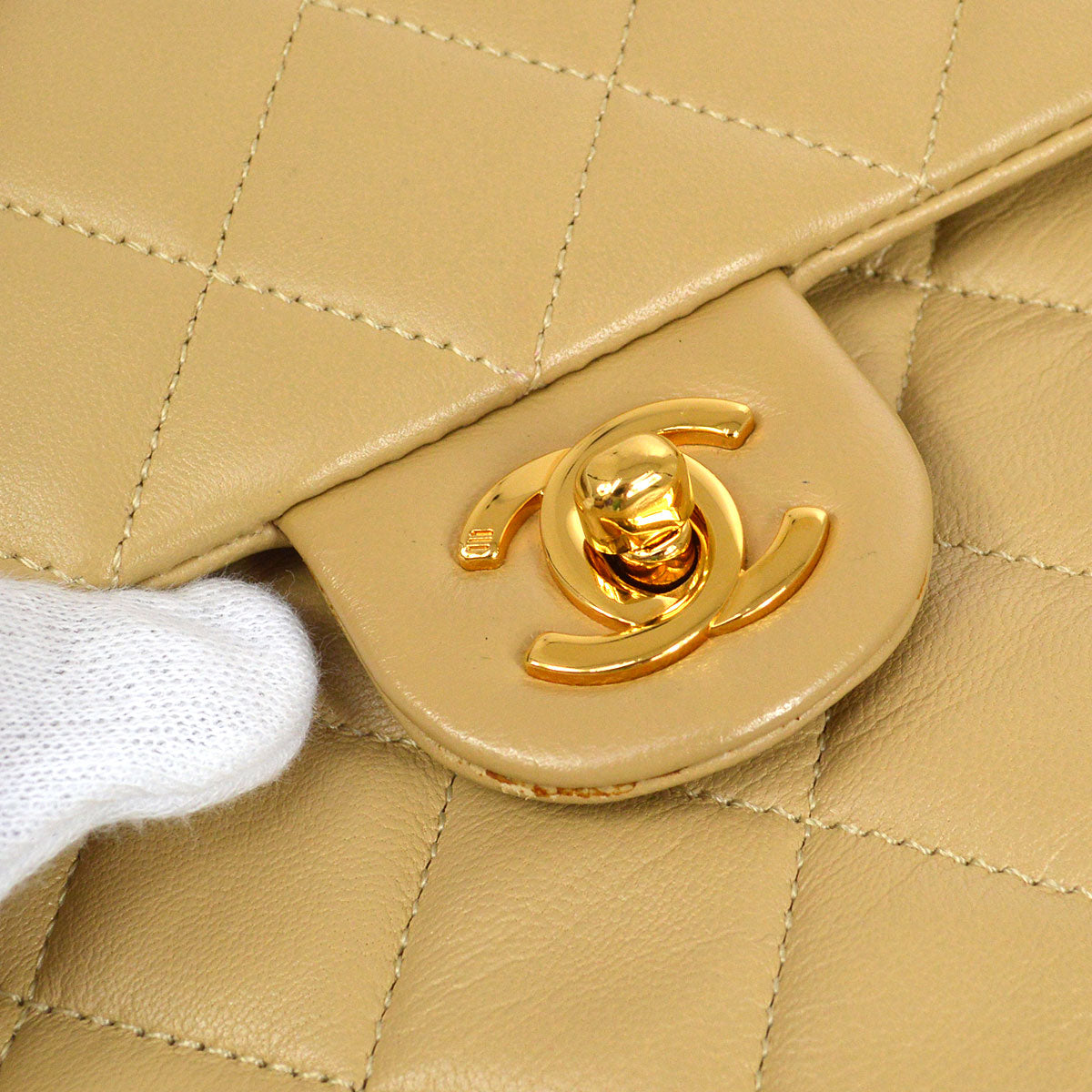 CHANEL★ 1989-1991 Classic Square Flap Beige Lambskin 95971
