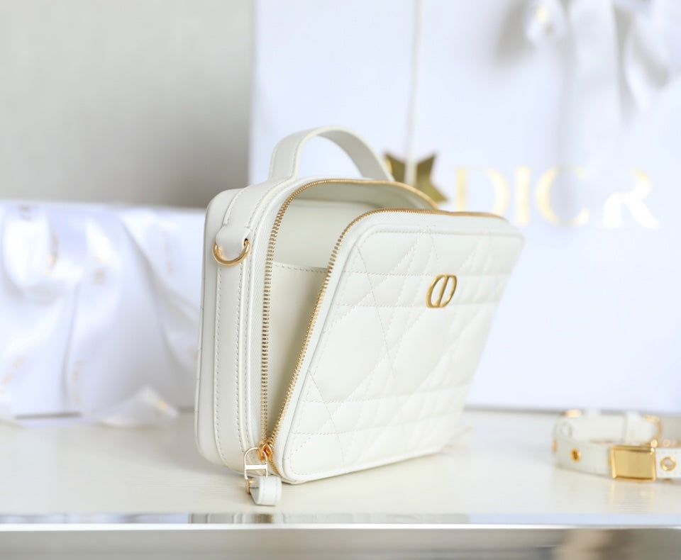 Luxury DiorCARO BOX BAG 19 IN WHITE CALFSKIN