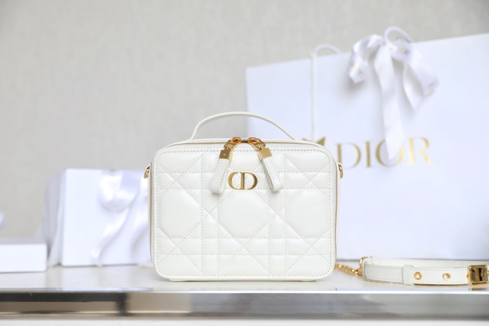Luxury DiorCARO BOX BAG 19 IN WHITE CALFSKIN