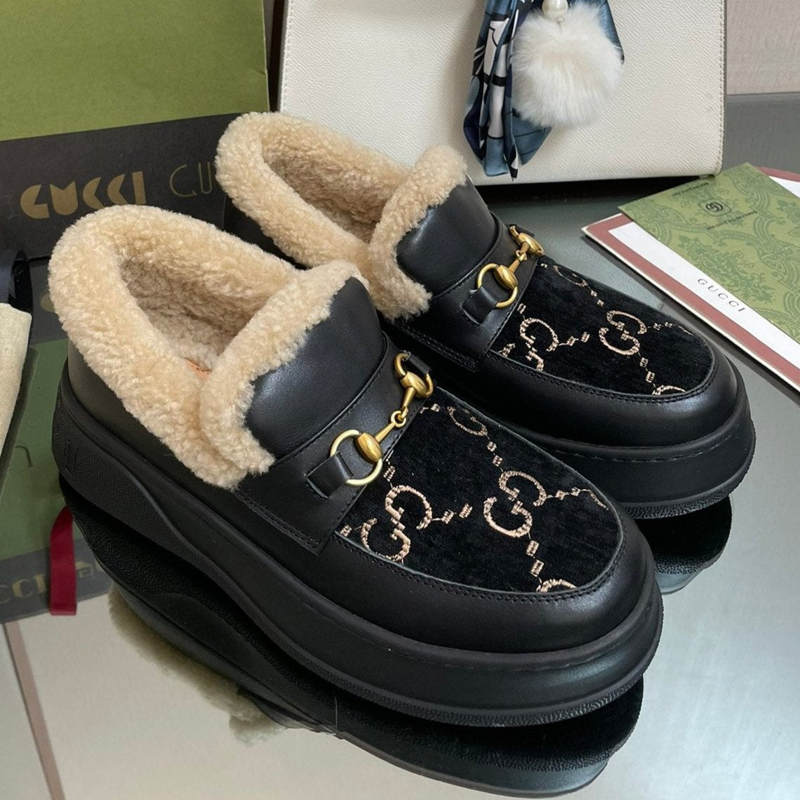 Luxury Gucci GG LOAFER IN BLACK JACQUARD AND CALFSKIN WITH BEIGE WOOL LINING