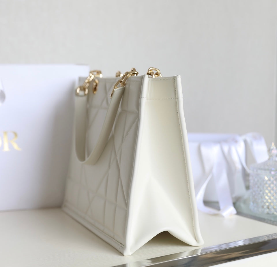 Luxury DiorMEDIUM TOTE BOOK 26 BAG IN WHITE CALFSKIN