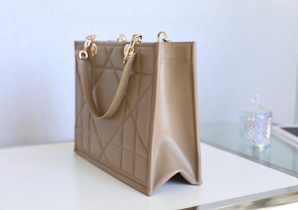 Luxury DiorLARGE TOTE BOOK 36 BAG IN BEIGE CREAM CALFSKIN