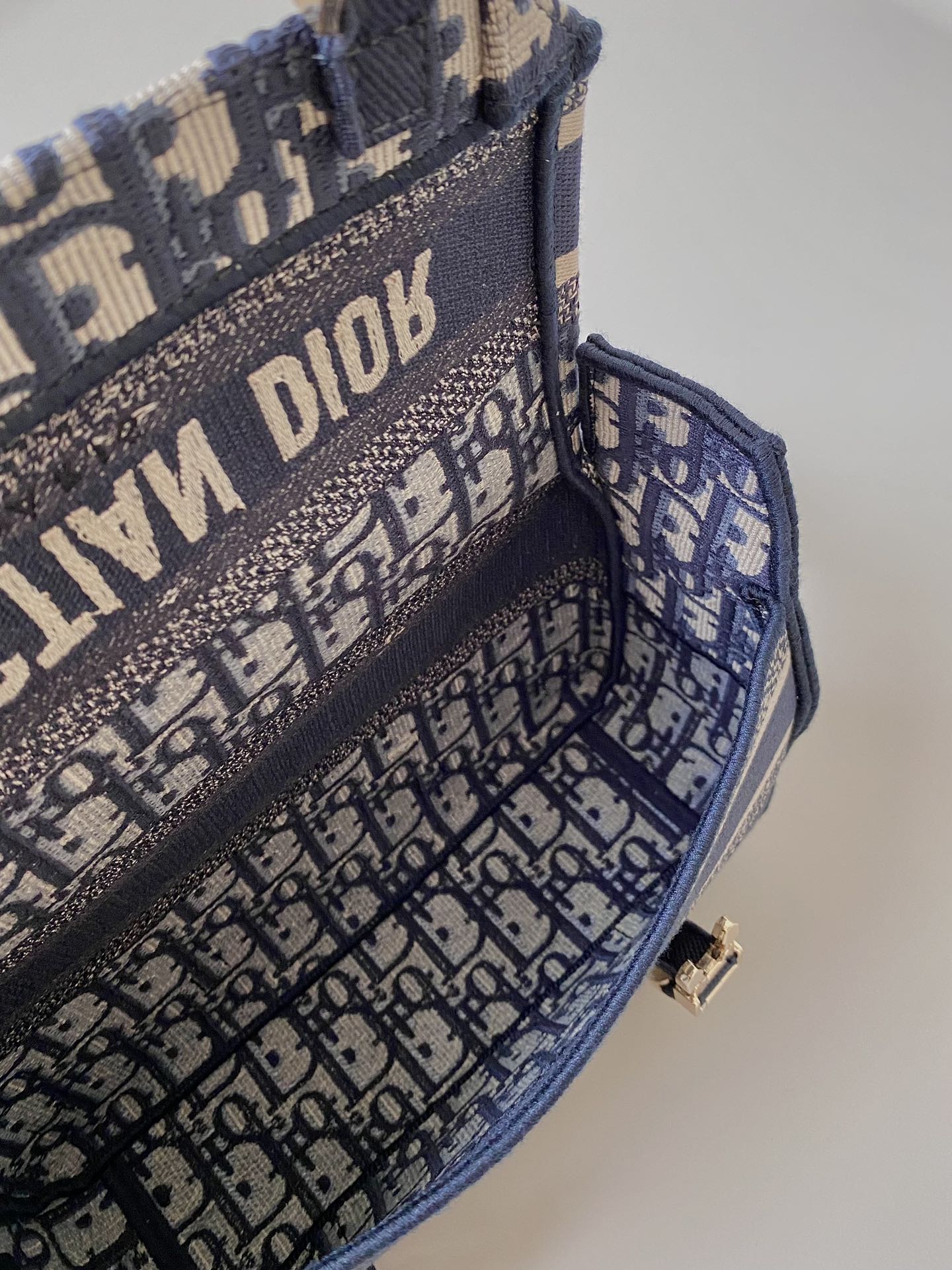 Luxury DiorSMALL  DIORCAMP BAG 23 OBLIQUE BLUE EMBROIDERY