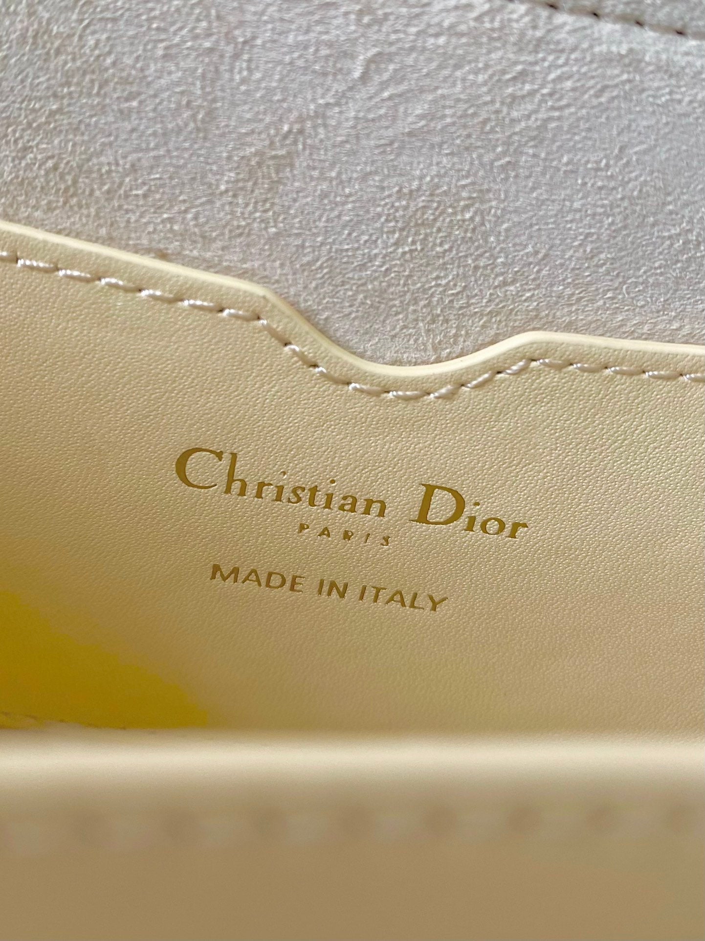 Luxury Diormedium east west bobby 22cm cream calfskin ghw