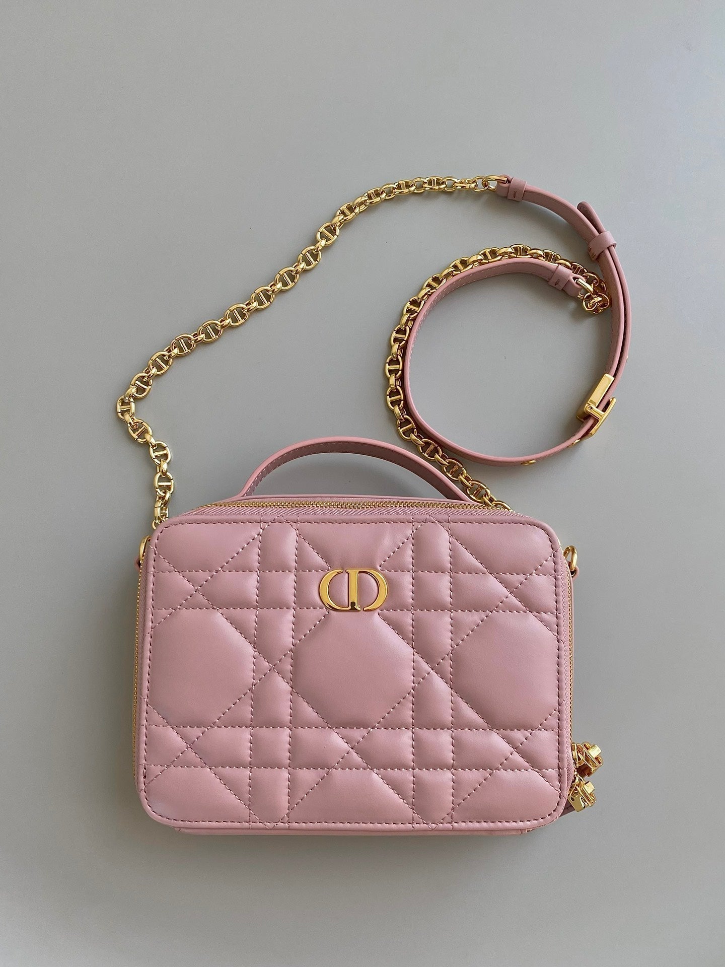 Luxury DiorCARO 18 CAMERA BAG IN LIGHT PINK CALFSKIN