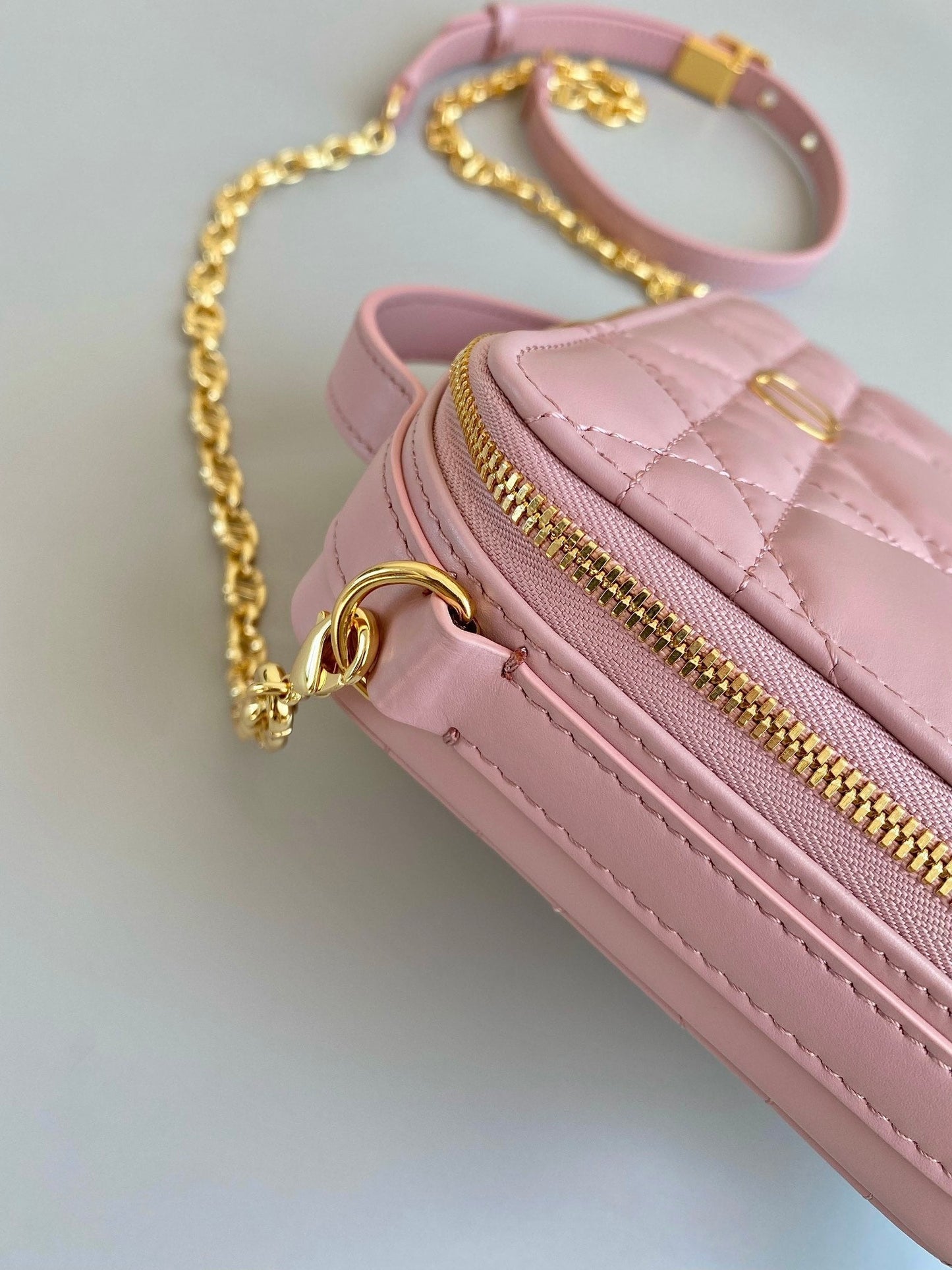 Luxury DiorCARO 18 CAMERA BAG IN LIGHT PINK CALFSKIN