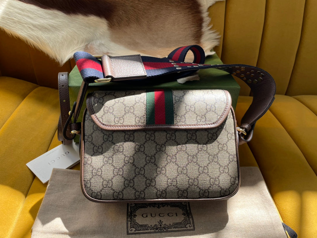 Luxury Gucci GG OPHIDIA SMALL 23 BAG IN BEIGE AND EBONY SUPREME CANVAS