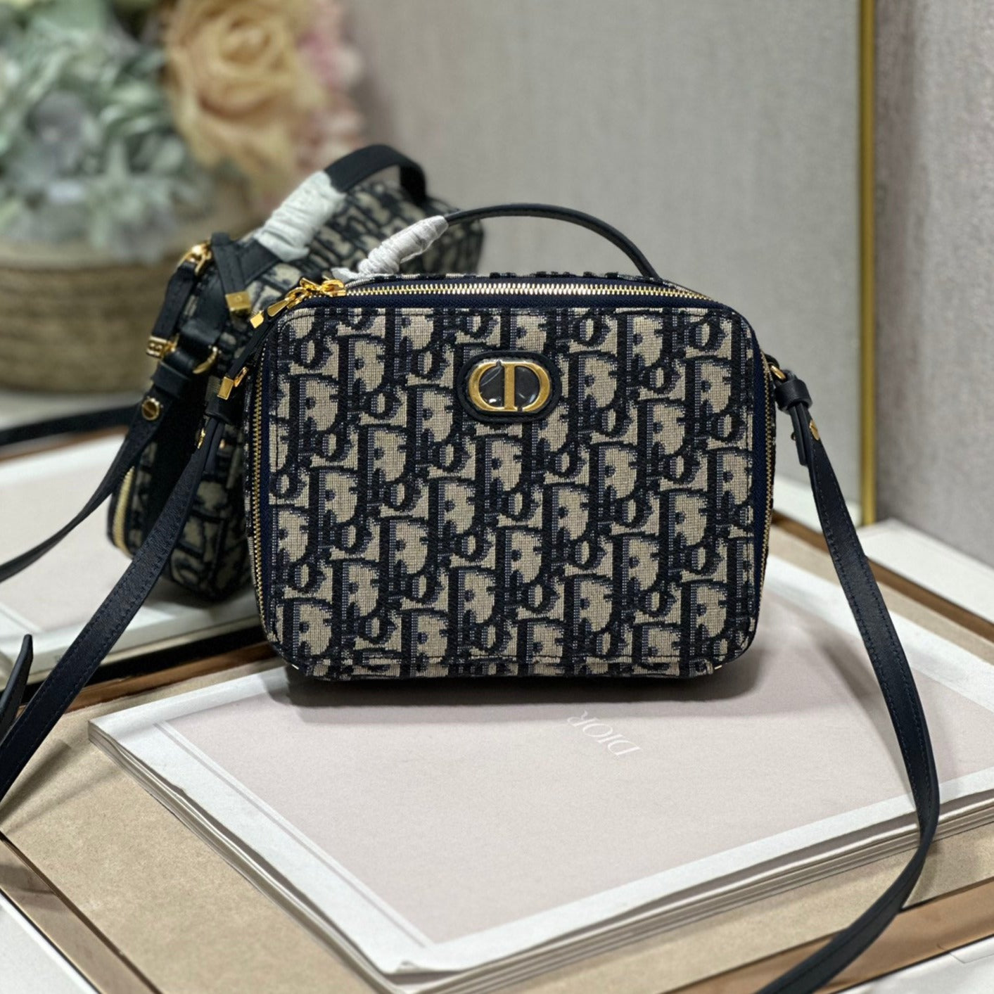 Luxury Diorcaro box 18 blue oblique embroidery