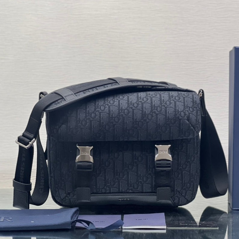 Luxury DiorMEDIUM 31 BAG WITH STRAP IN BLACK OBLIQUE JACQUARD AND CALFSKIN
