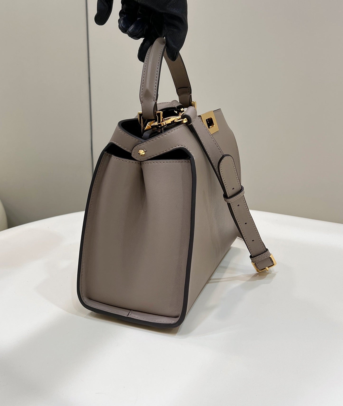Luxury FendiLuxury FendiPEEKABOO 27 IN CAMEL BROWN CALFSKIN WITH GOLD HARDWARE