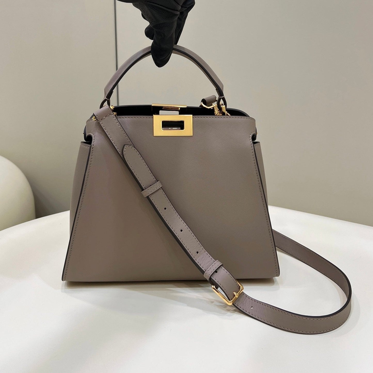 Luxury FendiLuxury FendiPEEKABOO 27 IN CAMEL BROWN CALFSKIN WITH GOLD HARDWARE