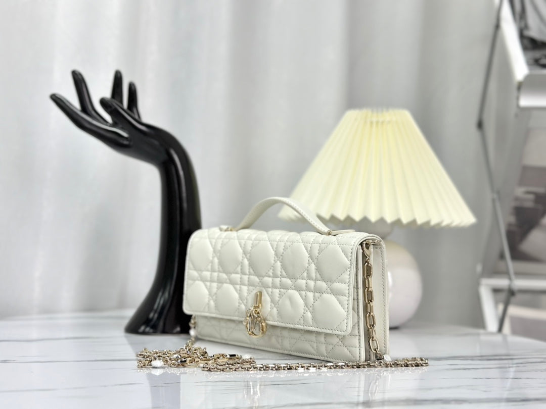Luxury DiorLADY 21 CHAIN BAG IN WHITE LAMBSKIN