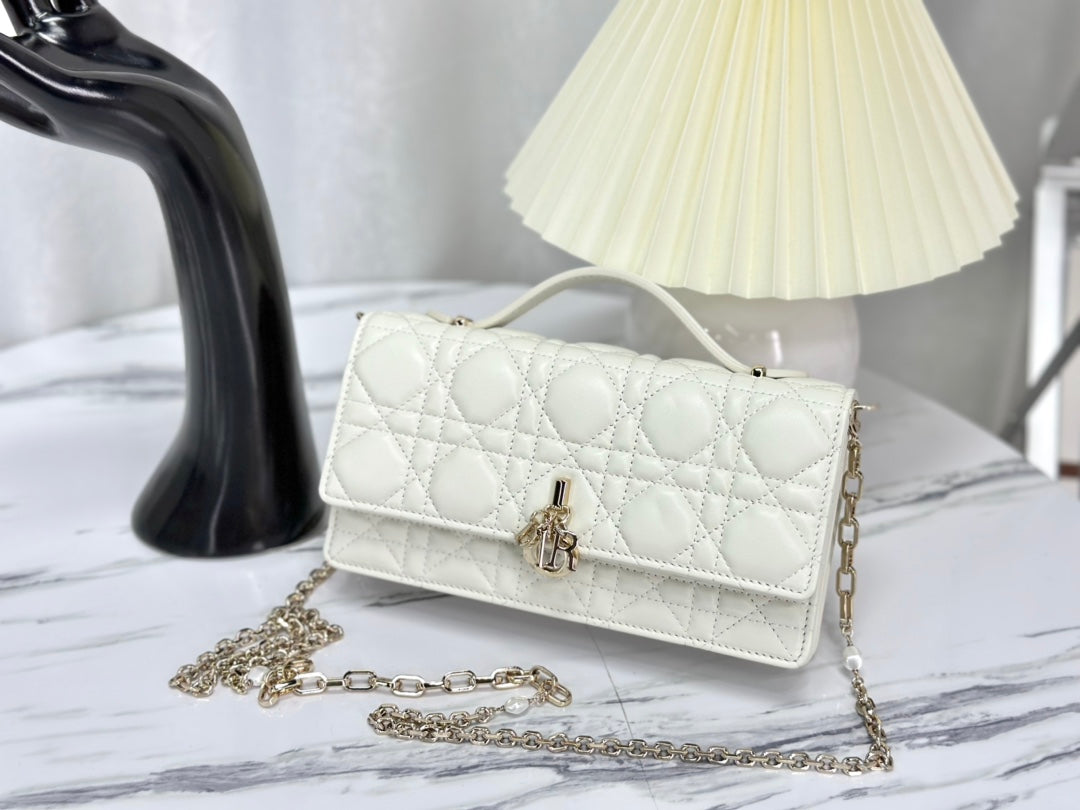 Luxury DiorLADY 21 CHAIN BAG IN WHITE LAMBSKIN