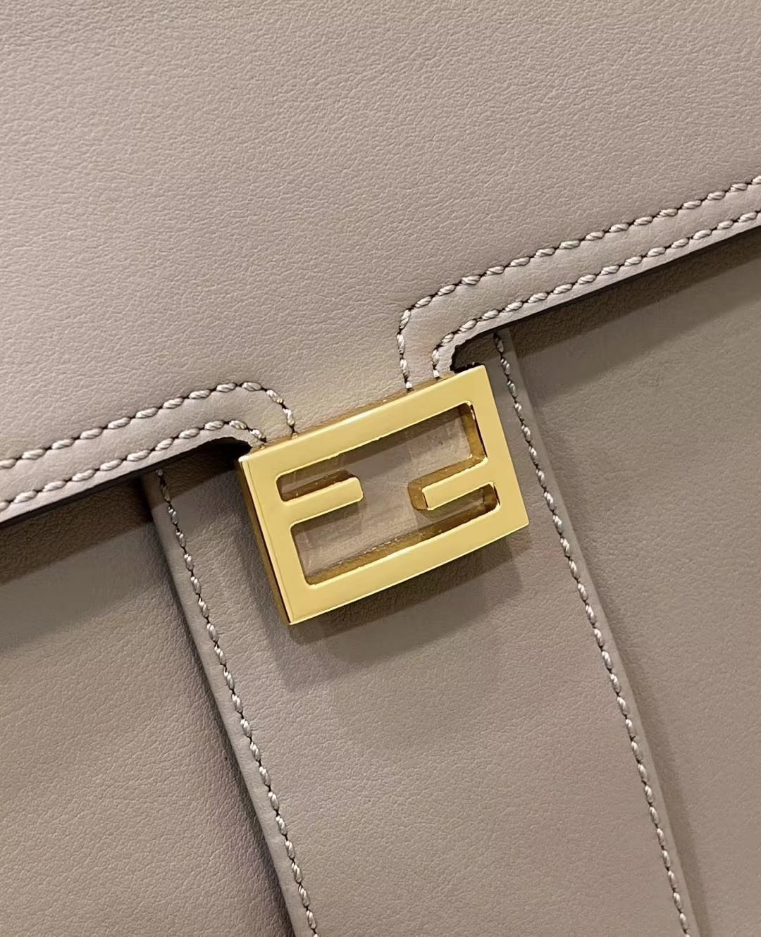 Luxury FendiLuxury FendiPEEKABOO 33 BAG IN KHAKI CALFSKIN WITH STRAP GOLD HARDWARE
