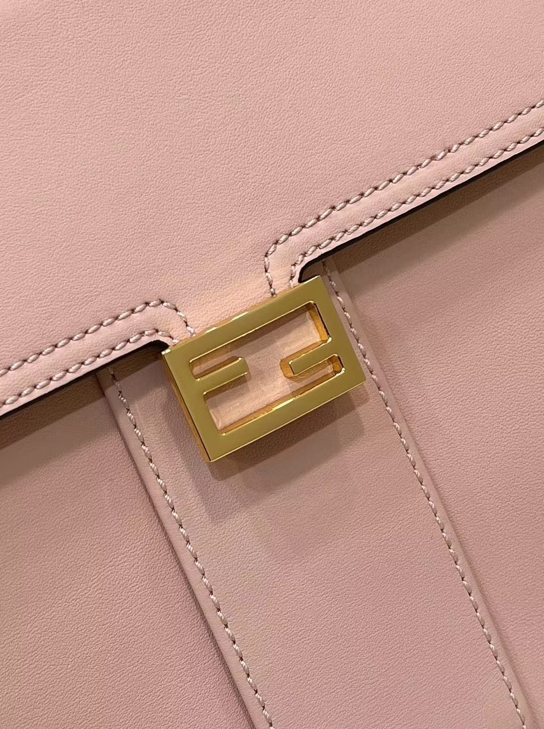 Luxury FendiLuxury FendiPEEKABOO 33 BAG IN LIGHT PINK CALFSKIN WITH STRAP GOLD HARDWARE