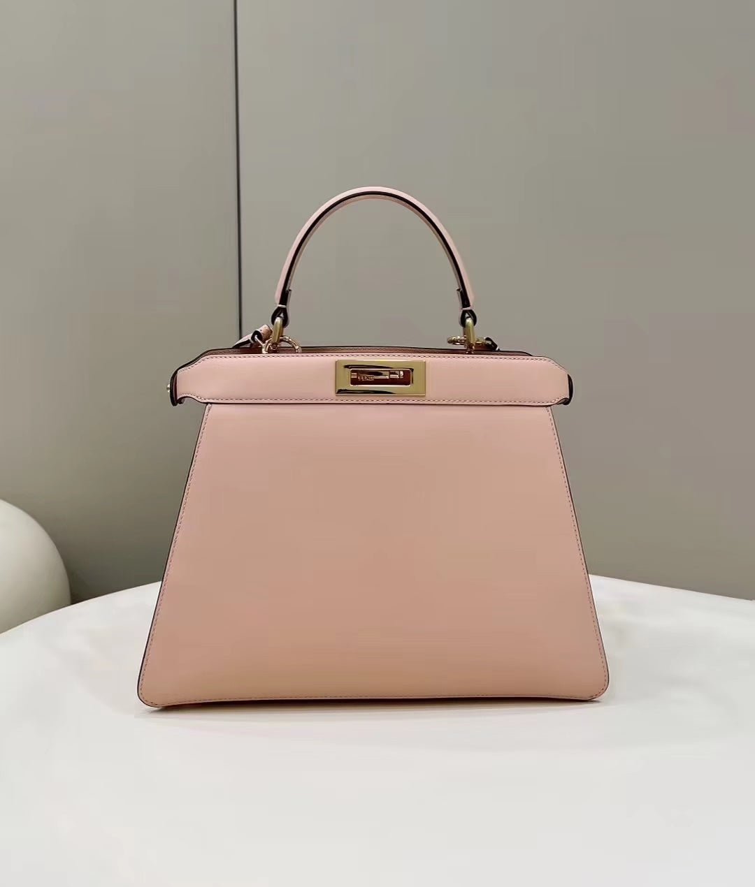 Luxury FendiLuxury FendiPEEKABOO 33 BAG IN LIGHT PINK CALFSKIN WITH STRAP GOLD HARDWARE