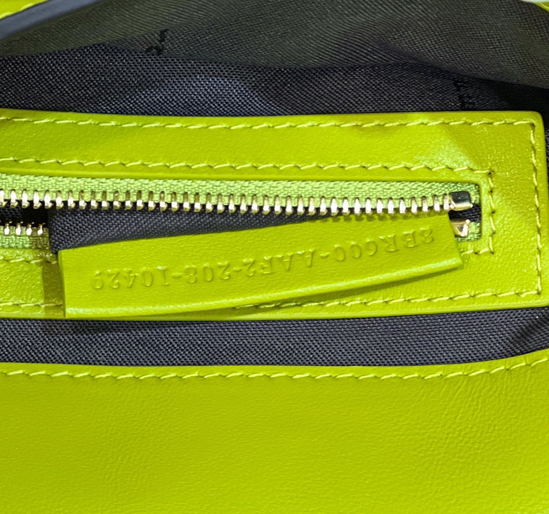 Luxury FendiBaguette 27cm Fluorescent green Lambskin Gold Hardware