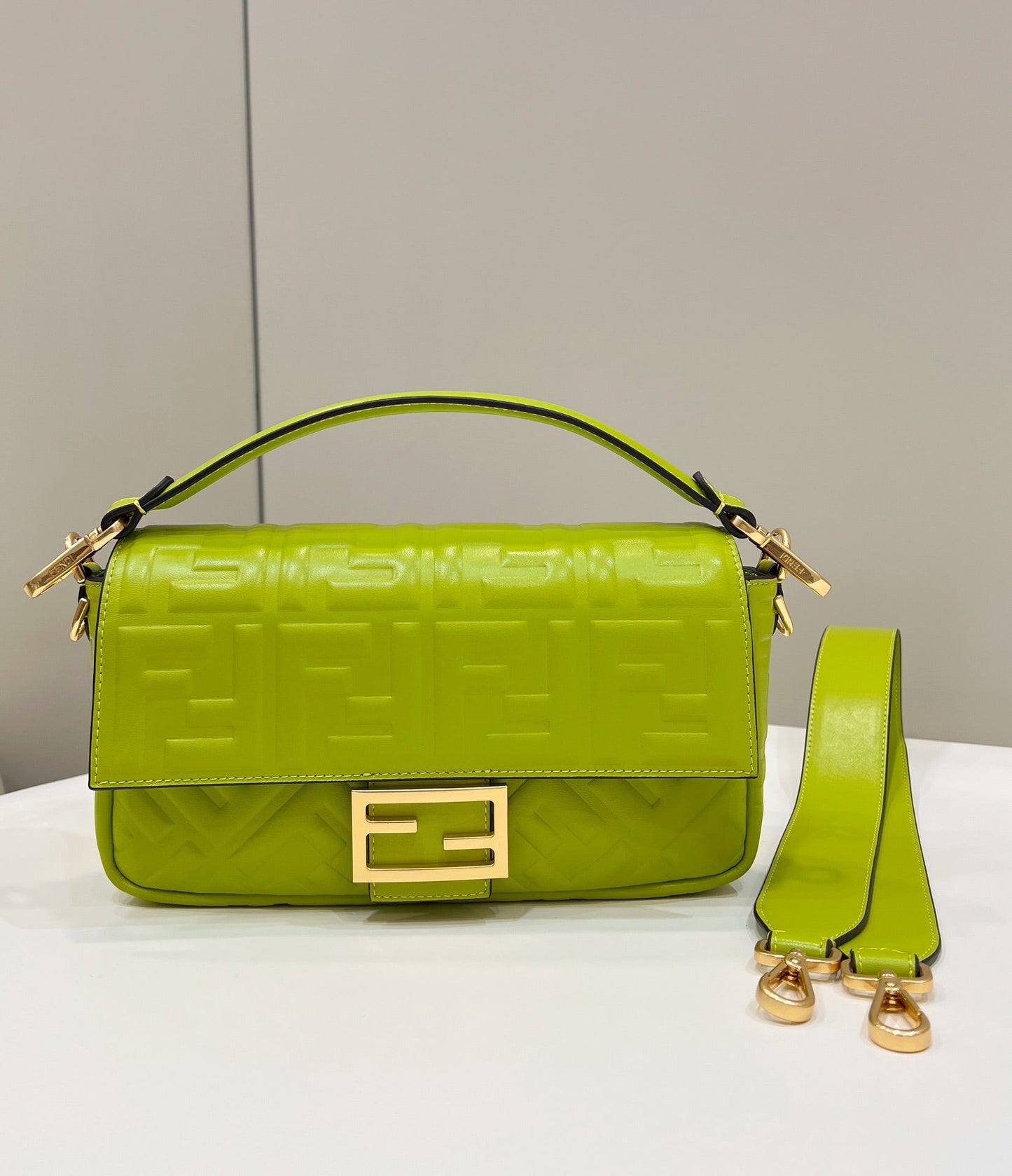 Luxury FendiBaguette 27cm Fluorescent green Lambskin Gold Hardware