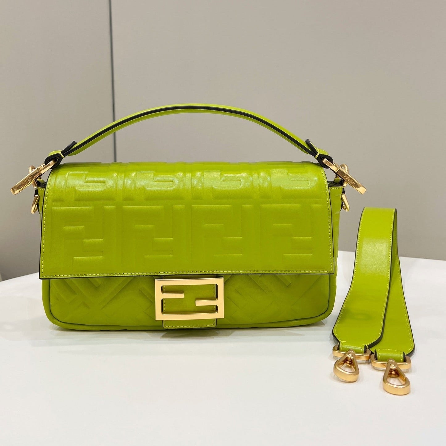 Luxury FendiBAGUETTE WITH FF MOTIF 27 IN LIMERICK SOFT LAMBSKIN GOLD HARDWARE