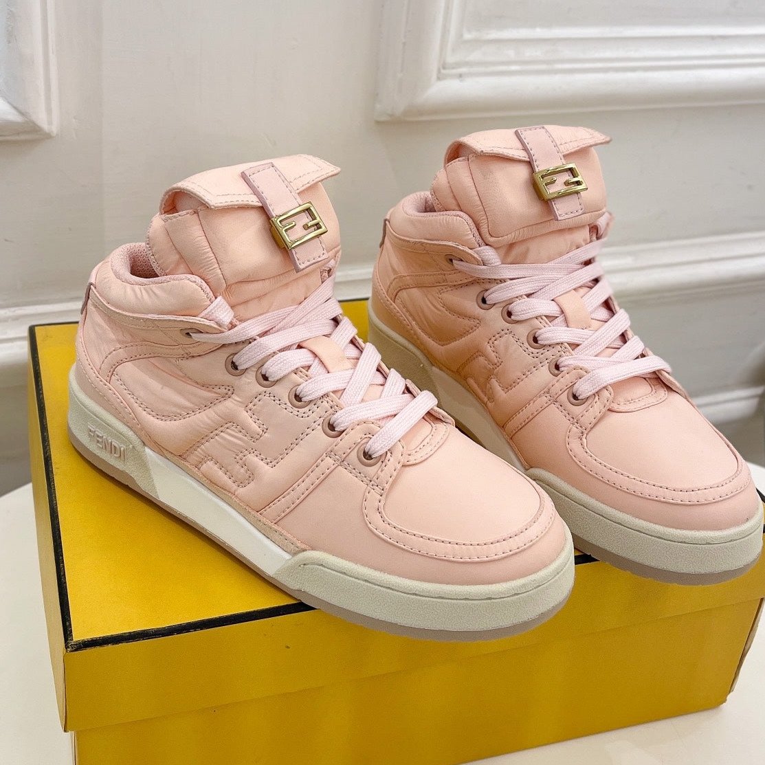 Luxury FendiLuxury FendiLOGO SOCK SNEAKER BOOTS IN LIGHT PINK LAMBSKIN